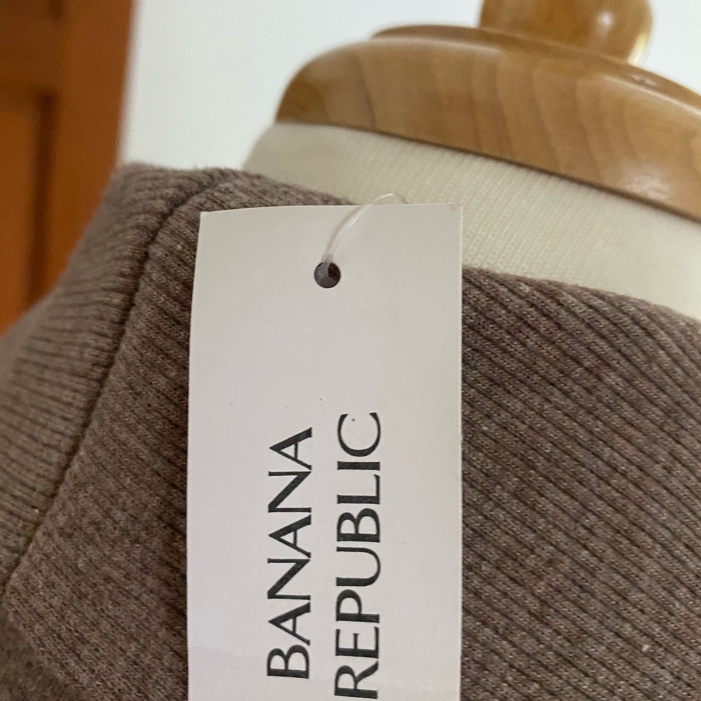 SOLD Banana Republic BROWN PULLOVER SWEATER NWT - Picture 2 of 5
